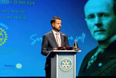 MILATOVIĆ KAO "KALIMERO" Poslanici „povukli ručnu“ i dodatno produbili ustavnu krizu