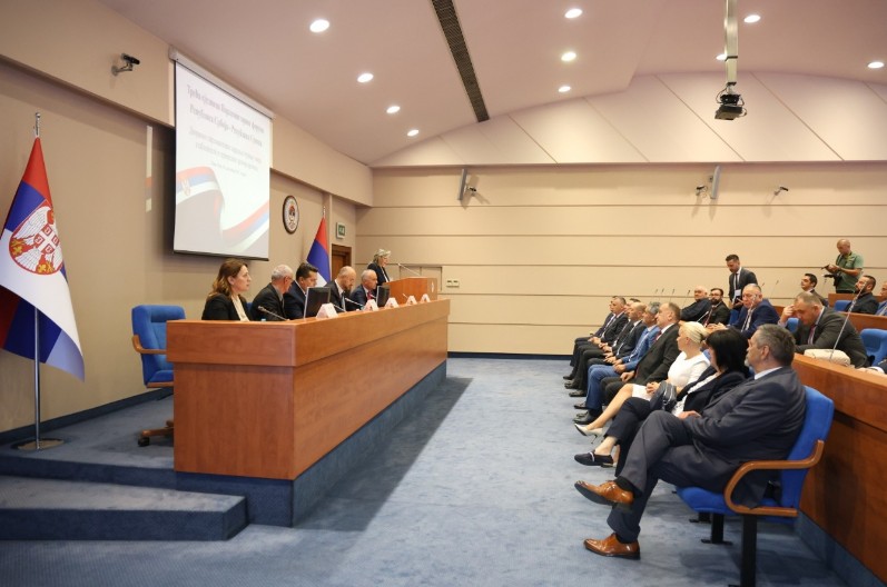 Crnogorski poslanici na forumu Srbije i Republike Srpske