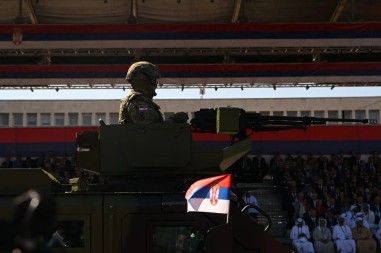 SRBIJA POKAZALA MOĆ Deset hiljada vojnika i 2.500 sistema naoružanja u perfektnom defileu (foto i video)
