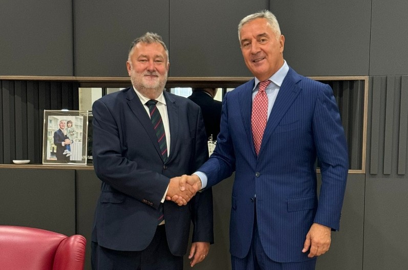 TEATAR APSURDA Oproštajna posjeta ambasadora Slovačke kod Mila Đukanovića