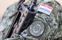 HRVATSKA OBJAVILA RAT KRMADIMA Svinje pod opsadom, vojska u pripravnosti