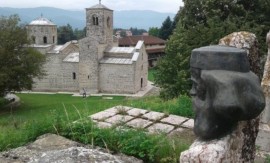 MATICA SRPSKA U CRNOJ GORI OGORČENA Ko upravlja policijom koja pod opsadom drži manastir Đurđeve Stupove, država ili mediji