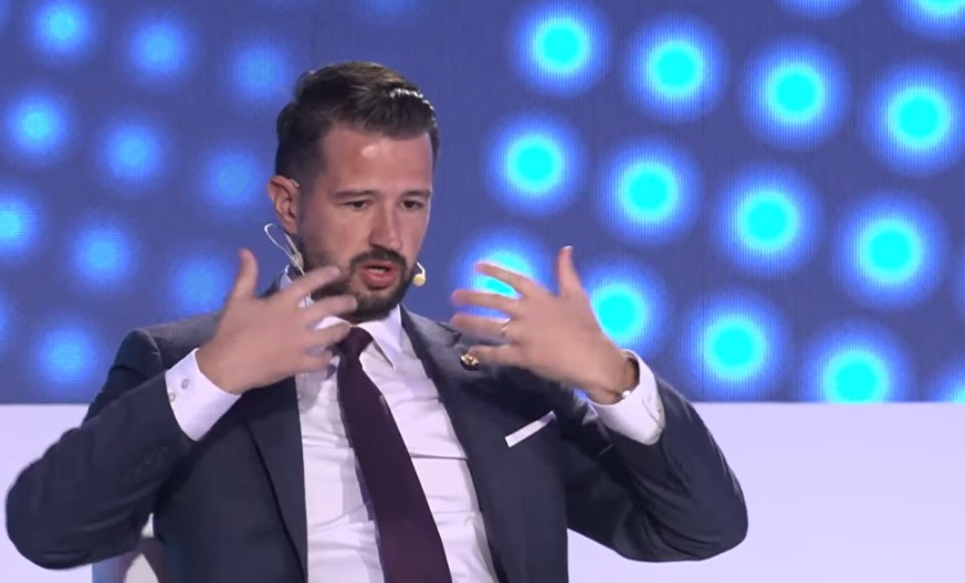 Predsjednik u nagonu samopromocije – svi drugi krivi, on jedini „vizionar“