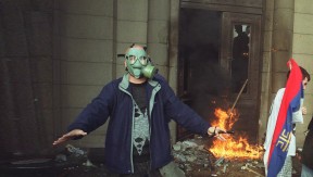 SRBIJA PONOVO STOJI USPRAVNO Pepeo „demokratske revolucije“ 5. oktobra