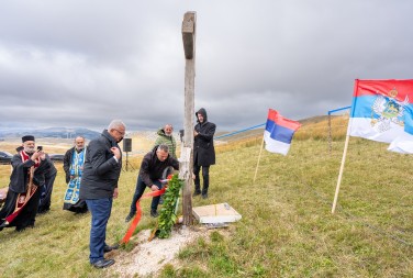 MANDIĆ POLOŽIO VIJENAC NA KRNOVU Dužnost nam je da se sačuva sjećanje na stradalu mladost Crne Gore