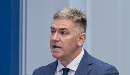 Huter tvrdi da spomenik Pavlu Đurišiću krije oružje – javnost u nevjerici "puca" od smijeha