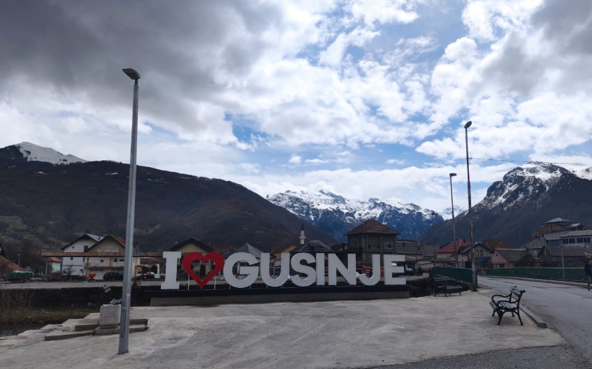 PODNIJETA OPTUŽNICA Gusinjac na albanskom jeziku prijetio novinarki silovanjem i kidanjem glave