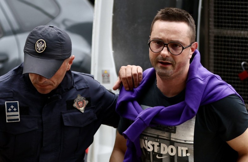 MEDENICE NADVLADALE PRAVOSUĐE Miloš iz zatvora u dnevnu sobu, Vesna drži slovo o „nepravdi“