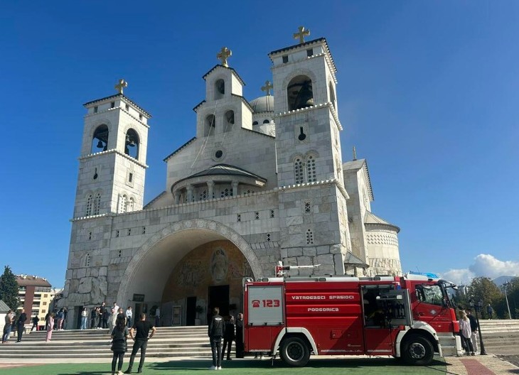 Požar u Hramu Hristovog Vaskrsenja u Podgorici – brza reakcija vatrogasaca spasila svetinju od većeg požara