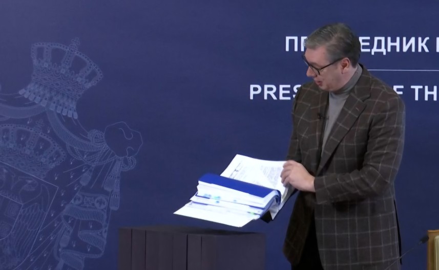 DONIO KOMPLETNU DOKUMENTACIJU U VEZI SA NADSTREŠNICOM Predsjednik Srbije ispunio sve zahtjeve demonstrantima iz dijela opozicije