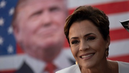 Tramp za šefa Glasa Amerike postavlja prelijepu novinarku koja se protivi pomoći Ukrajini