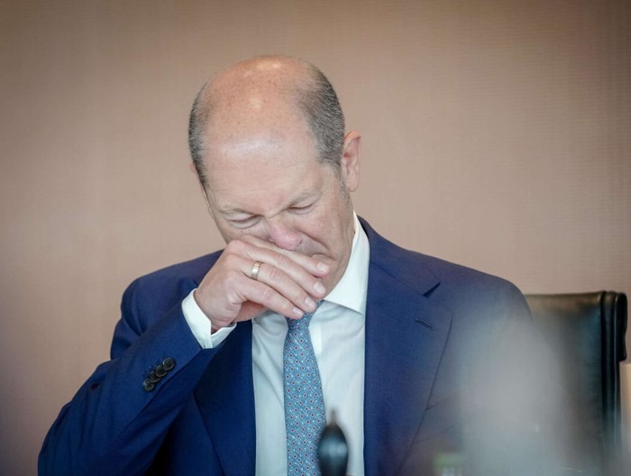 BILO JE NEPRIJATNO Šolc priznao da ga je uznemirio razgovor sa Putinom