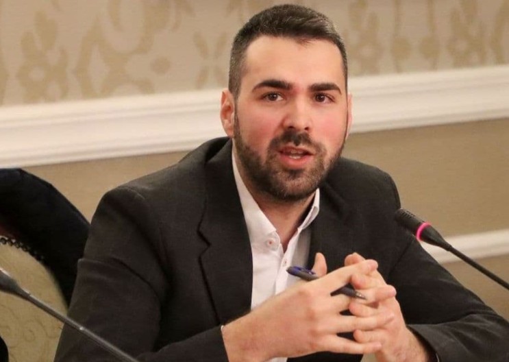 Vladu Crne Gore je pruzeo nekadašnji pitomac DPS i Radoja Žugića sa kumom