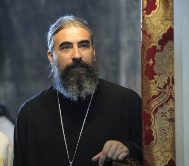 VLADIKA METODIJE Cilj portala "Udar" bio je targetiranje SPC i srpskog naroda legalizovanjem progona i najavama ,,traktorijada“