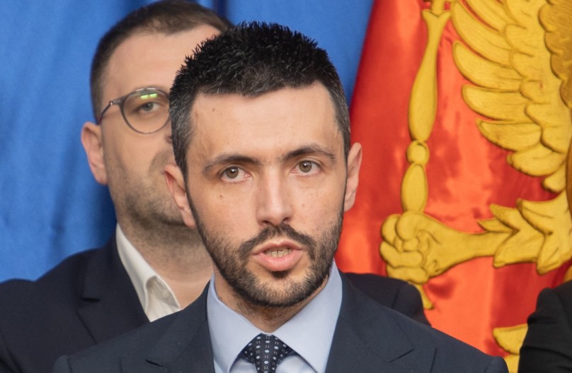 STAVIĆE VAN SNAGE REŠENJE USTAVNOG ODBORA Danijel Živković u ulozi portparola Jakova Milatovića