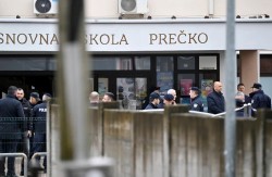 NAPAD U ZAGREBU DAN POSLE Učiteljica sa 31 ubodnom ranom od noža i dalje na aparatima