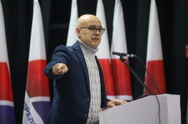 VUČEVIĆ Možemo pričati samo o izborima, poslanici SNS nikada neće glasati ni za kakvu prelaznu vladu