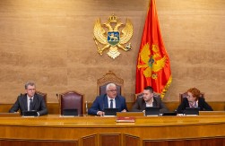 PONOVO HAOS U SKUPŠTINI Mandić izrekao kazne poslanicima opozicije, sjednica prekinuta