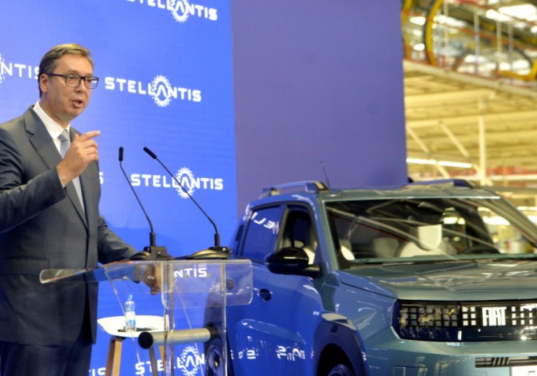 VUČIĆ Počinje serijska proizvodnja "fijata pande" u Kragujevcu