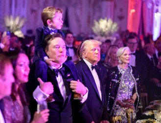 Tramp i Mask zaplesali u novogodišnjoj noći (video)