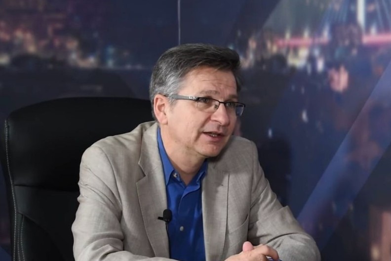 PROFESOR KOVIĆ Studentske proteste vodi Mila Pajić pod komandom Dinka Gluhonjića