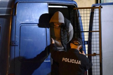 MIODRAG MIŠO LAKOVIĆ IZ PES-A SE POMINJE U PREPISKAMA Inspektor Goran Stojanović nudio "kavčanima" kolege iz službe