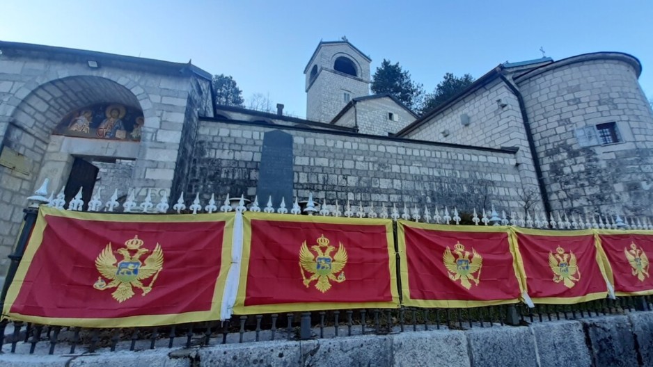 TRADICIJA SE PREKIDA Nema loženja badnjaka pred Cetinјskim manastirom