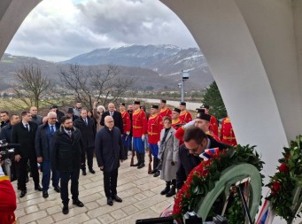 Premijer Srbije se sa Andrijom Mandićem poklonio sjenima besmrtnih junaka sa Mojkovca