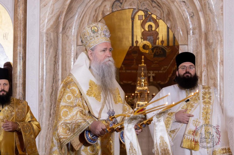 JOANIKIJE Istovremeno se može biti Srbin i Crnogorac, može se istovremeno biti stric i ujak