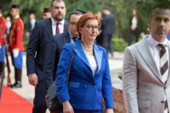 ZDENKA TROŠI KAO DA VOZI ŠLEPER Potpredsjednica Skupštine rekorderka po potrošnji goriva na račun građana