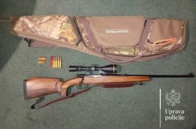 Žabljačanin prijetio sugrađanima pa mu policija oduzela oružje