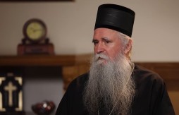 MITROPOLIT JOANIKIJE Nije mi do svađa i krvoprolića na Cetinju, pa makar trpio i poniženje zbog zastava okačenih na svetinju