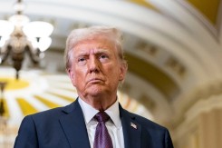 OD OVOGA SOROŠOIDE HVATA JEZA Tramp za prvi dan mandata priprema više od 100 izvršnih naredbi