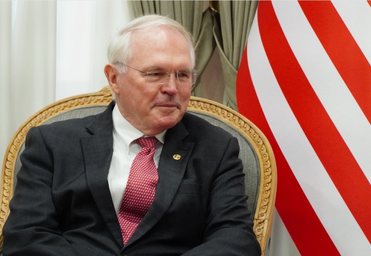 Kristofer Hil odlazi iz Srbije