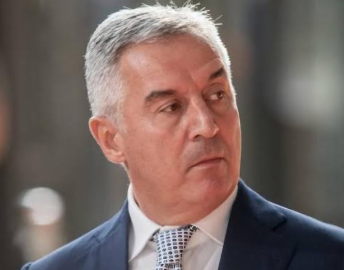 MNOGE JE POBIO "Milo Ðukanović je naručio likvidaciju ministra Pavla Bulatovića"