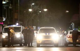 POVRIJEĐENO ČETVORO DJECE Maloljetna grupa huligana napada šipkama po Podgorici