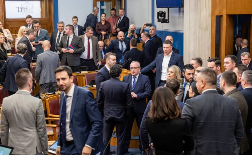 Nije isključuno da skupštinsko obezbeđenje reaguje i udalji poslanike opozicije iz sale