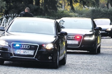 OVO JE VOZNI PARK IZVRŠNE VLASTI Najluksuzniji automobil pripada premijeru Milojku Spajiću