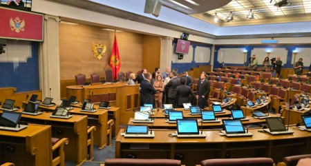 TEROR MANJINE NAD VEĆINOM Poslanici DPS-a blokirali rad parlamenta