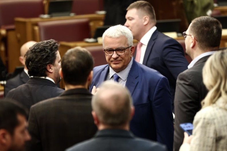 Poslanici opozicije blokirali rad Skupštine Crne Gore, sjednica neće biti nastavljena