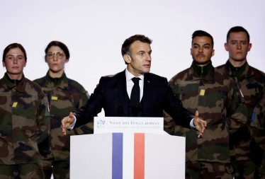 PETA REPUBLIKA POD PRIJETNJOM Makron pokreće vojnu mobilizaciju mladih