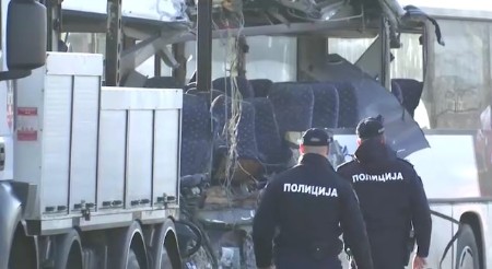 MNOGO POVRIJEĐENIH Dvije osobe stradale u direktnom sudaru dva autobusa kod Umke