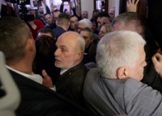 INCIDENTI U SKUPŠTINI SRBIJE Poslanici koalicije NADA spriječili održavanje kolegijuma