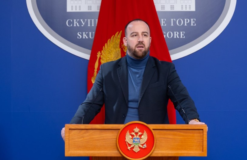 Andrija Nikolić tvrdi da je šef parlamenta kažnjavanjem opozicije disciplinovao i premijera