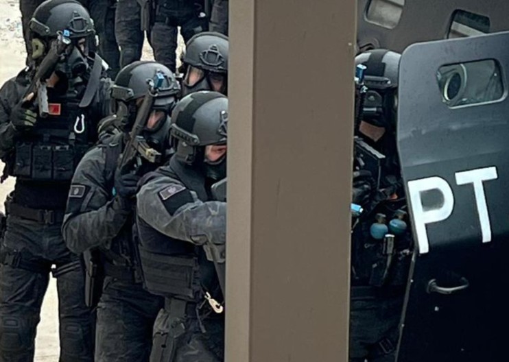 Policija nakon pretresa na više lokacija uhapsila dvije osobe