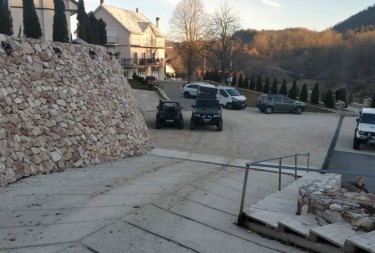 UPALI I U RESTORAN "GRAHOVAC" Policija pretresala i objekte bjegunca Ljuba Milovića