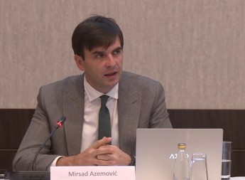 ARČI SE NOVAC PORESKIH OBVEZNIKA Ministar Azemović 15 dana u SAD uoči i nakon praznika