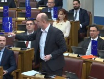KNEŽEVIĆ ZAKLEO OPOZICIJU U ZASTAVU EU Come back u parlament gospodo