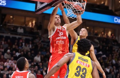 OPET JE PALA ALBA Crvena zvezda promarširala kroz Berlin kao Rusi 45'