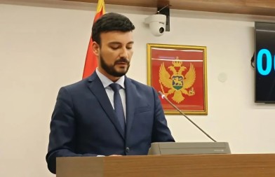 PRVO GA ZAGRLIO DPS PA ODŽIĆ Nikola Jovanović izabran za predsjednika Opštine Budva